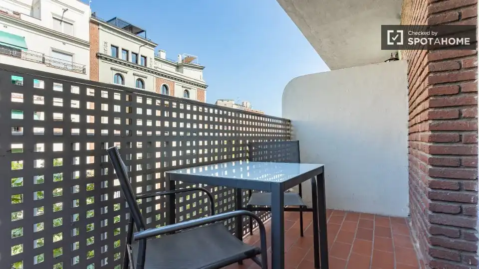 Terraza de Piso de alquiler en  Barcelona Capital con Aire acondicionado, Calefacción y Amueblado