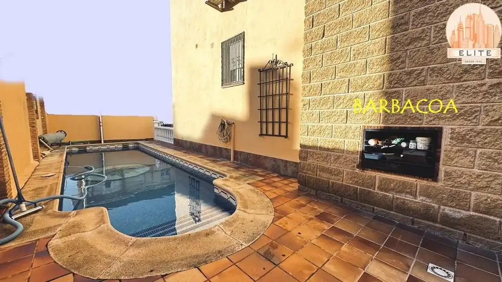 Piscina de Casa adosada en venta en Torrejón de la Calzada con Aire acondicionado, Calefacción y Jardín privado