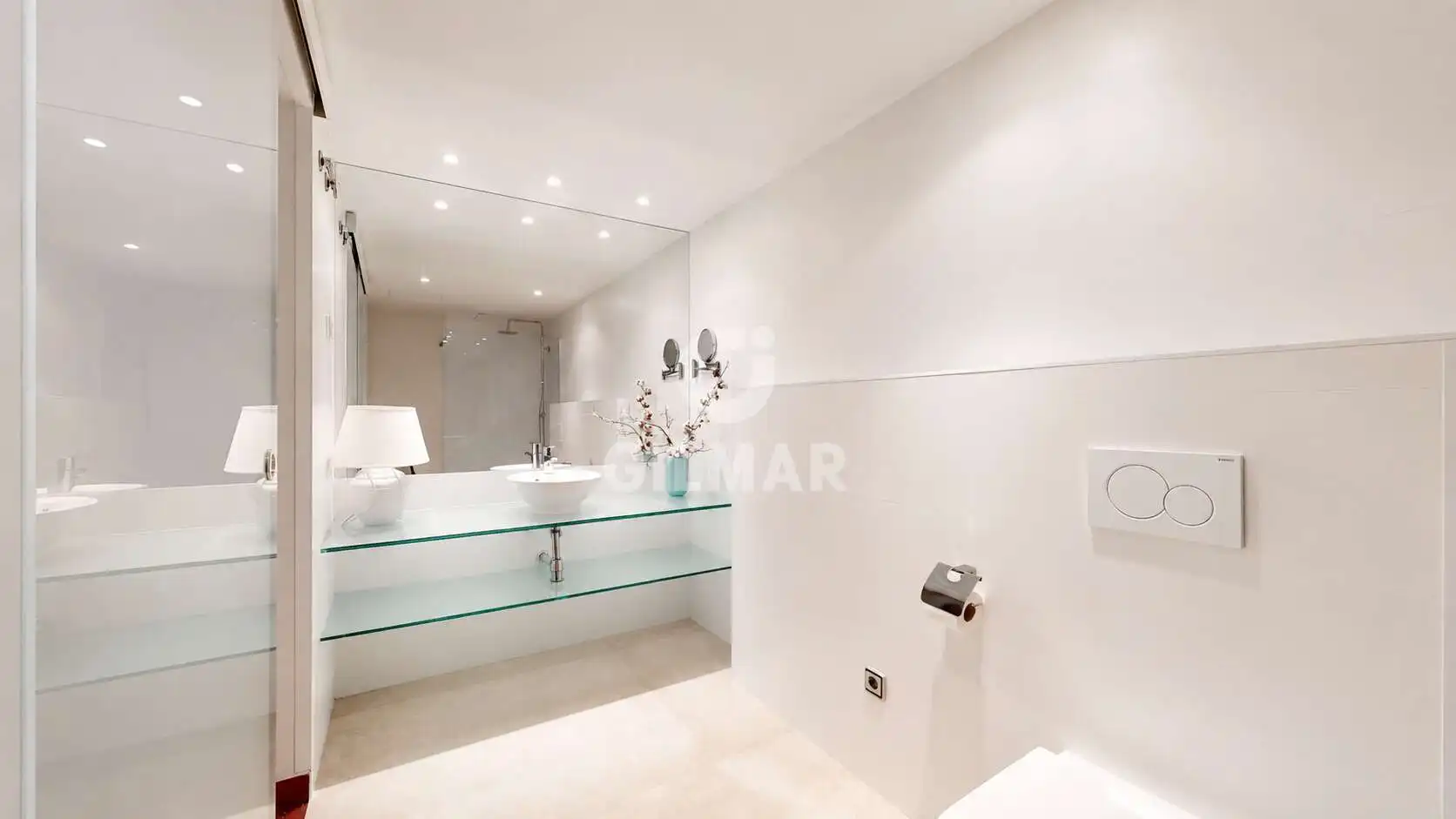 Baño de Ático en venta en Benalmádena con Calefacción, Jardín privado y Trastero