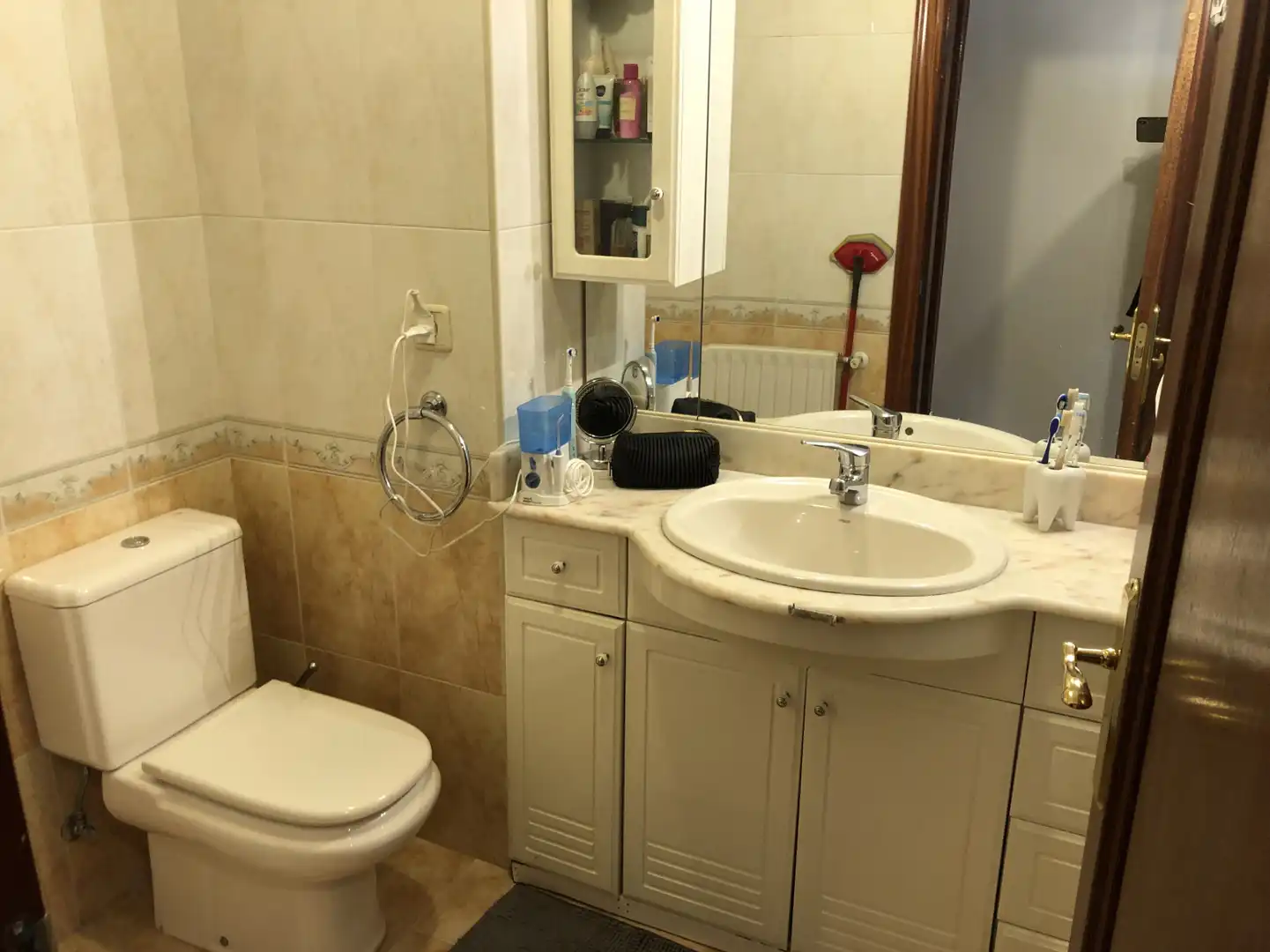 Bathroom of Flat for rent in Oviedo   with Heating, Parquet flooring and Storage room