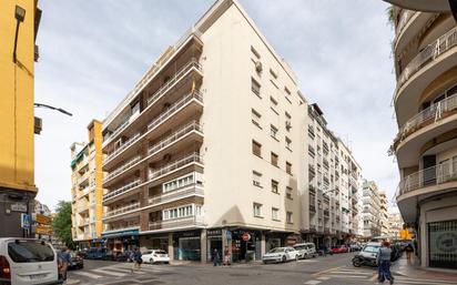 Vista exterior de Pis en venda en  Granada Capital amb Calefacció, Parquet i Terrassa