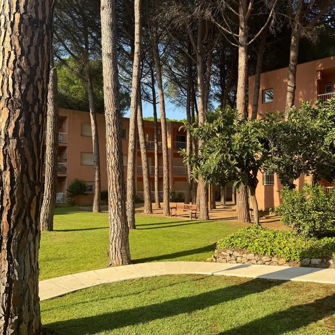 Vista exterior de Apartament en venda en Pals amb Aire condicionat, Moblat i Piscina comunitària