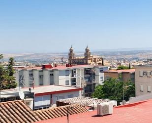 Vista exterior de Pis en venda en  Jaén Capital amb Aire condicionat i Balcó