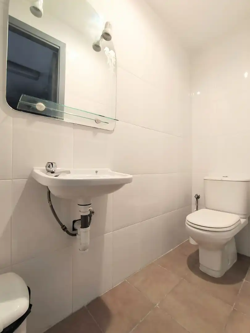 Bany de Local en venda en  Pamplona / Iruña amb Moblat