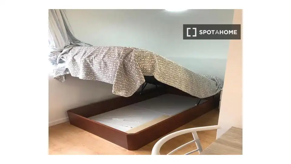 Habitación de Piso de alquiler en Valencia con Aire acondicionado, Calefacción y Amueblado