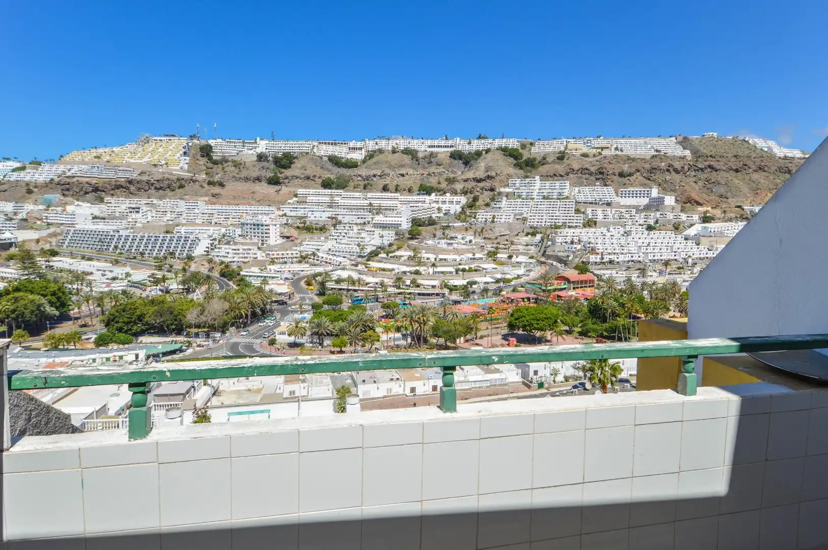 Vista exterior de Apartament en venda en Mogán amb Jardí privat, Terrassa i Piscina comunitària