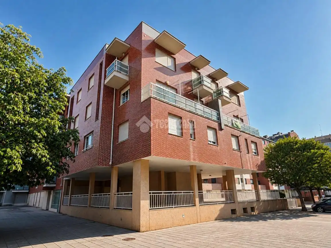 Exterior view of Flat for sale in León Capital 