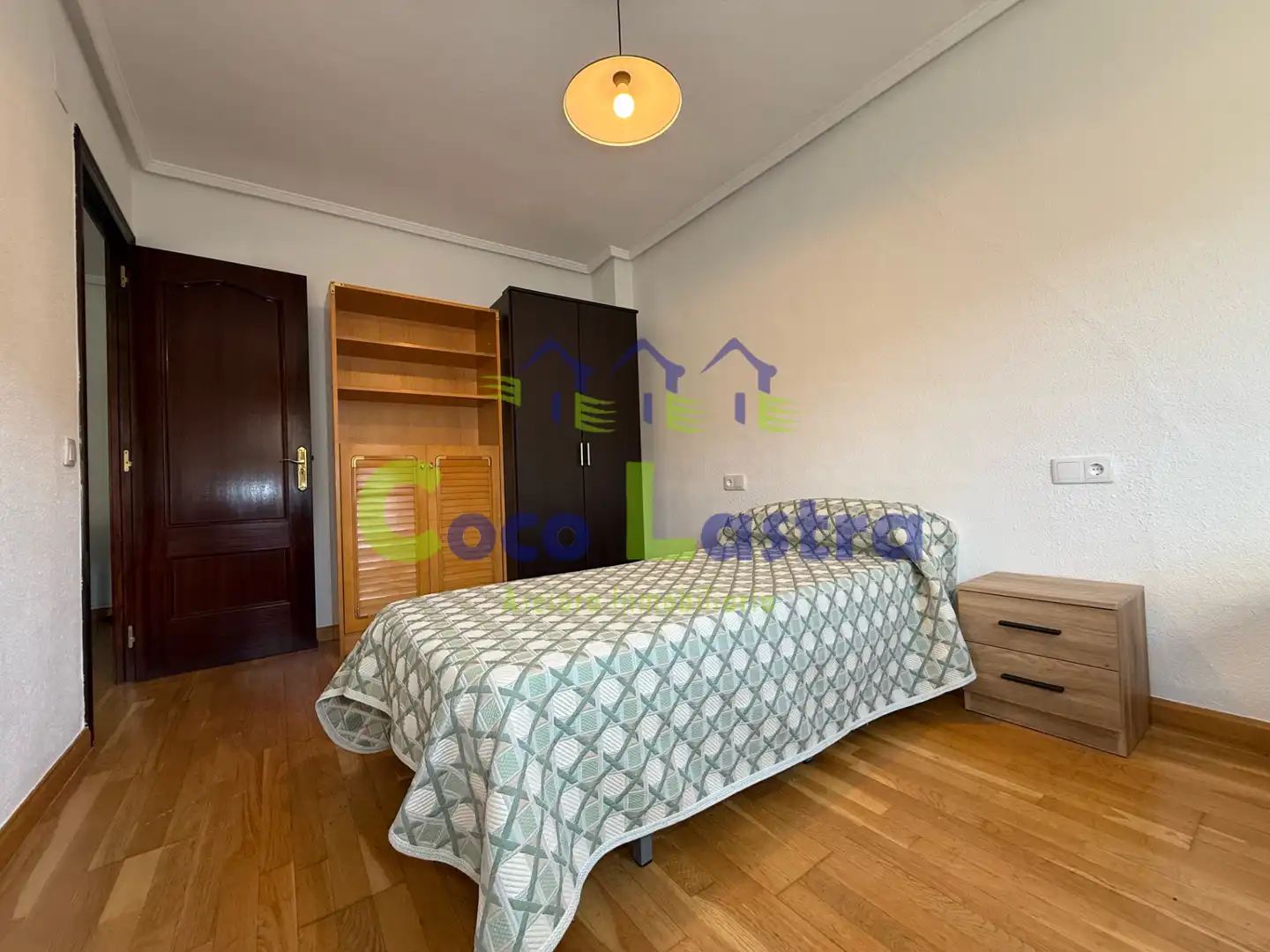 Bedroom of Flat for rent in Salamanca  with Heating, Parquet flooring and Furnished
