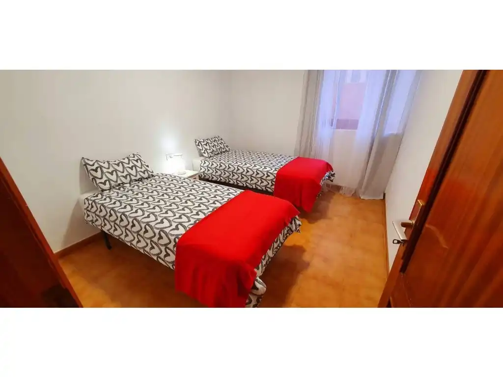 Habitación de Piso en venta en El Rosario con Terraza y Piscina