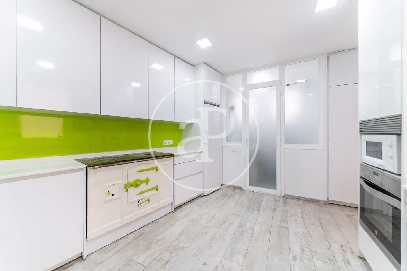 Kitchen of Flat for rent in Madrid  with Air Conditioner and Heating