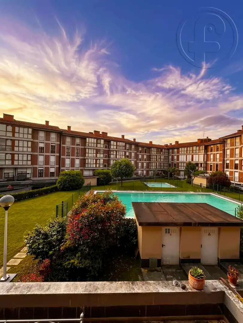 Vista exterior de Piso en venta en Voto con Calefacción, Parquet y Amueblado