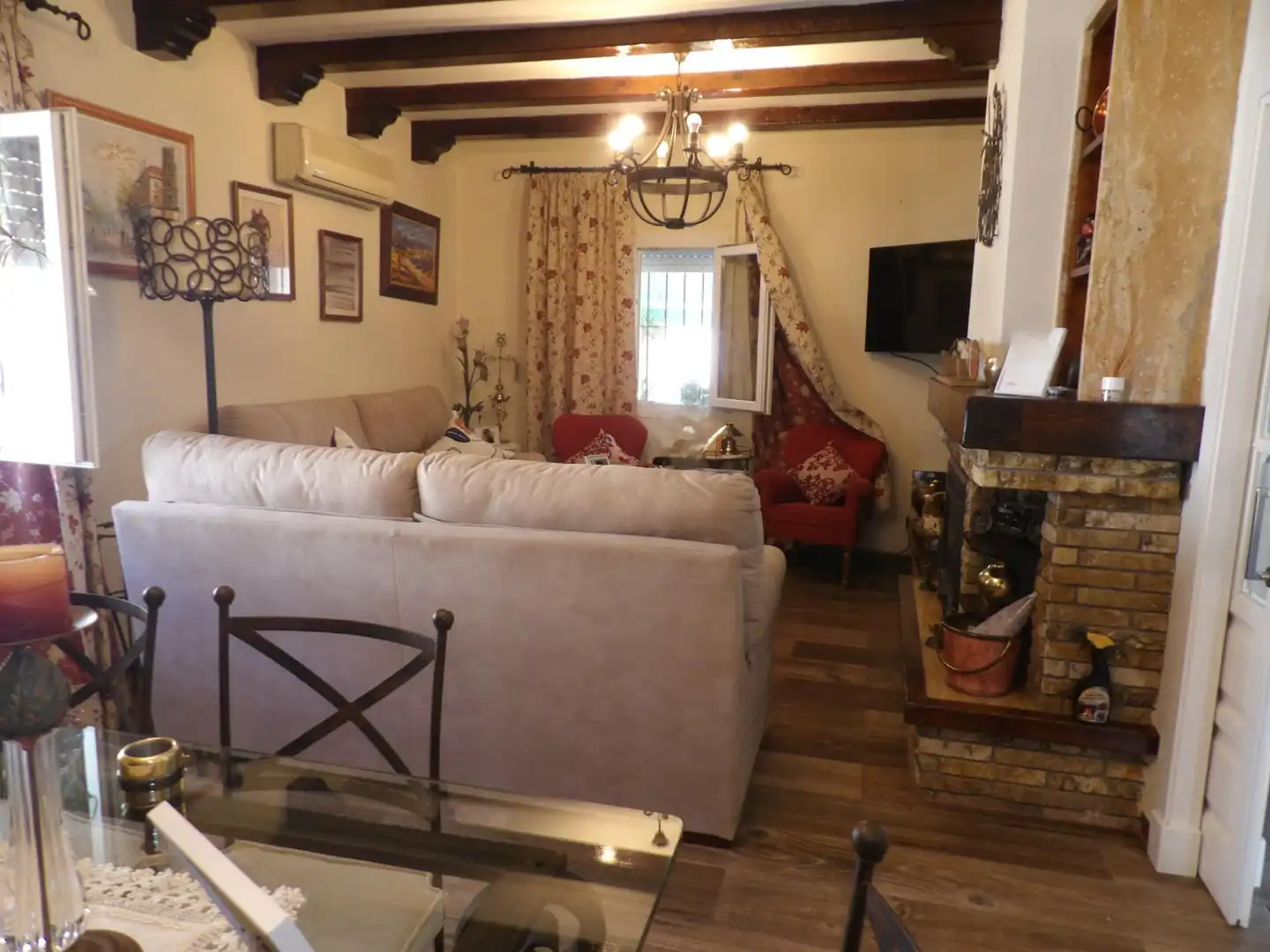 Living room of Houses for sale in Algeciras  with Air Conditioner, Private garden and Storage room