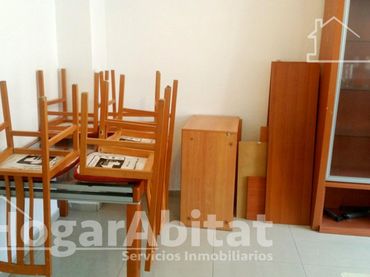 Pis amb balcó en venda a Calle ALMACERA