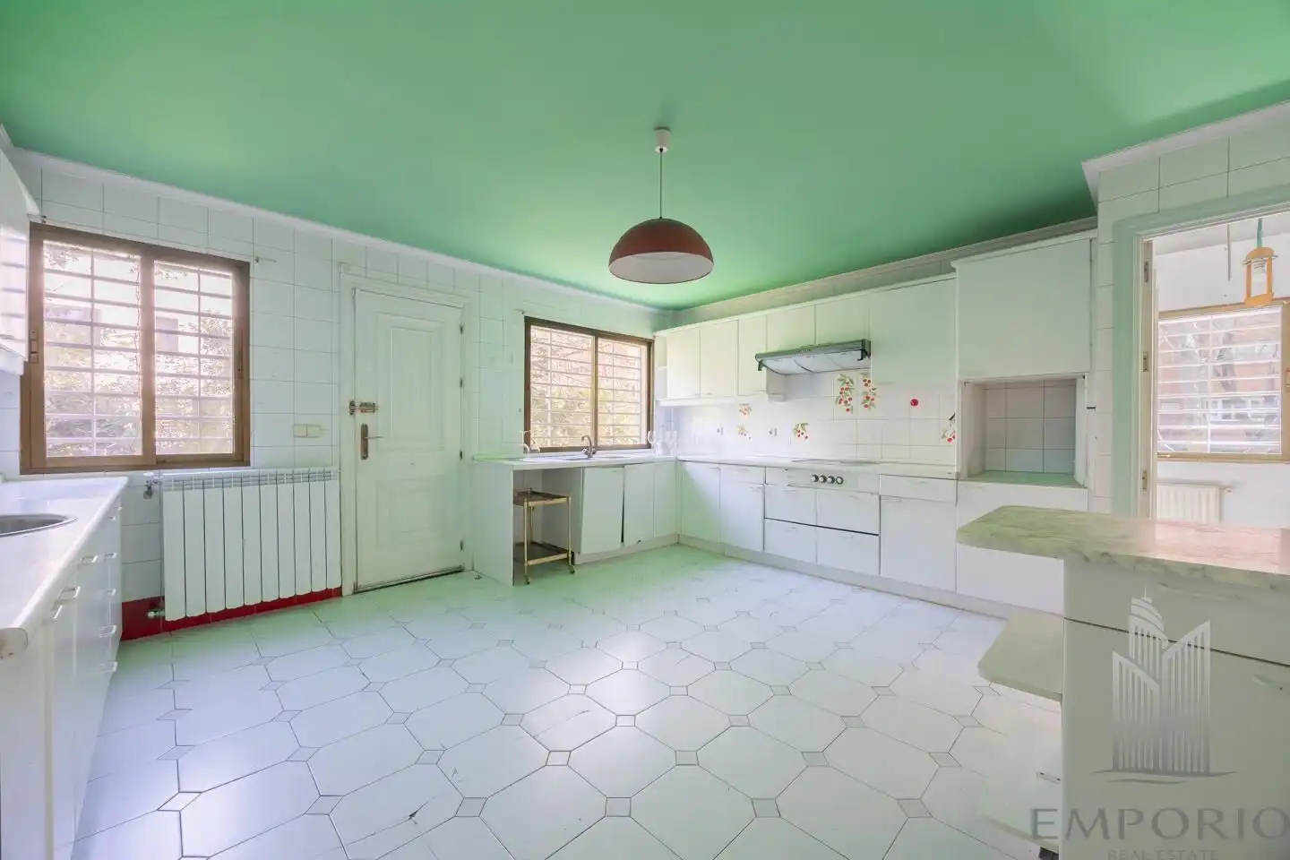 Cuina de Casa adosada en venda en Madrid amb Aire condicionat, Calefacció i Jardí privat