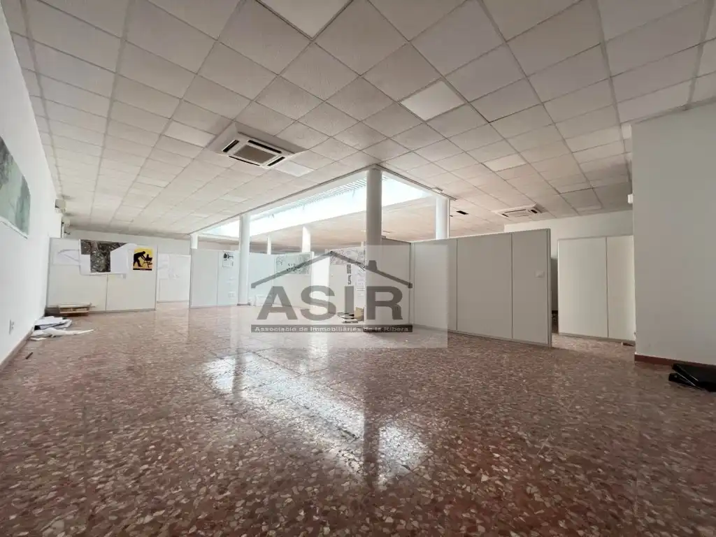 Industrial buildings for rent in Favara