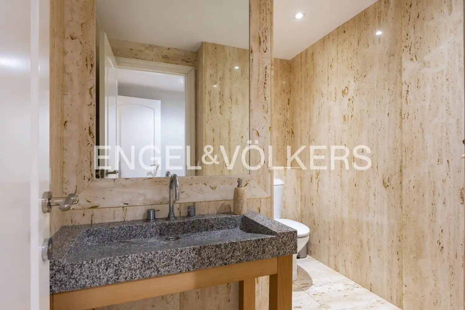 Baño de Piso en venta en Valencia con Aire acondicionado, Calefacción y Parquet