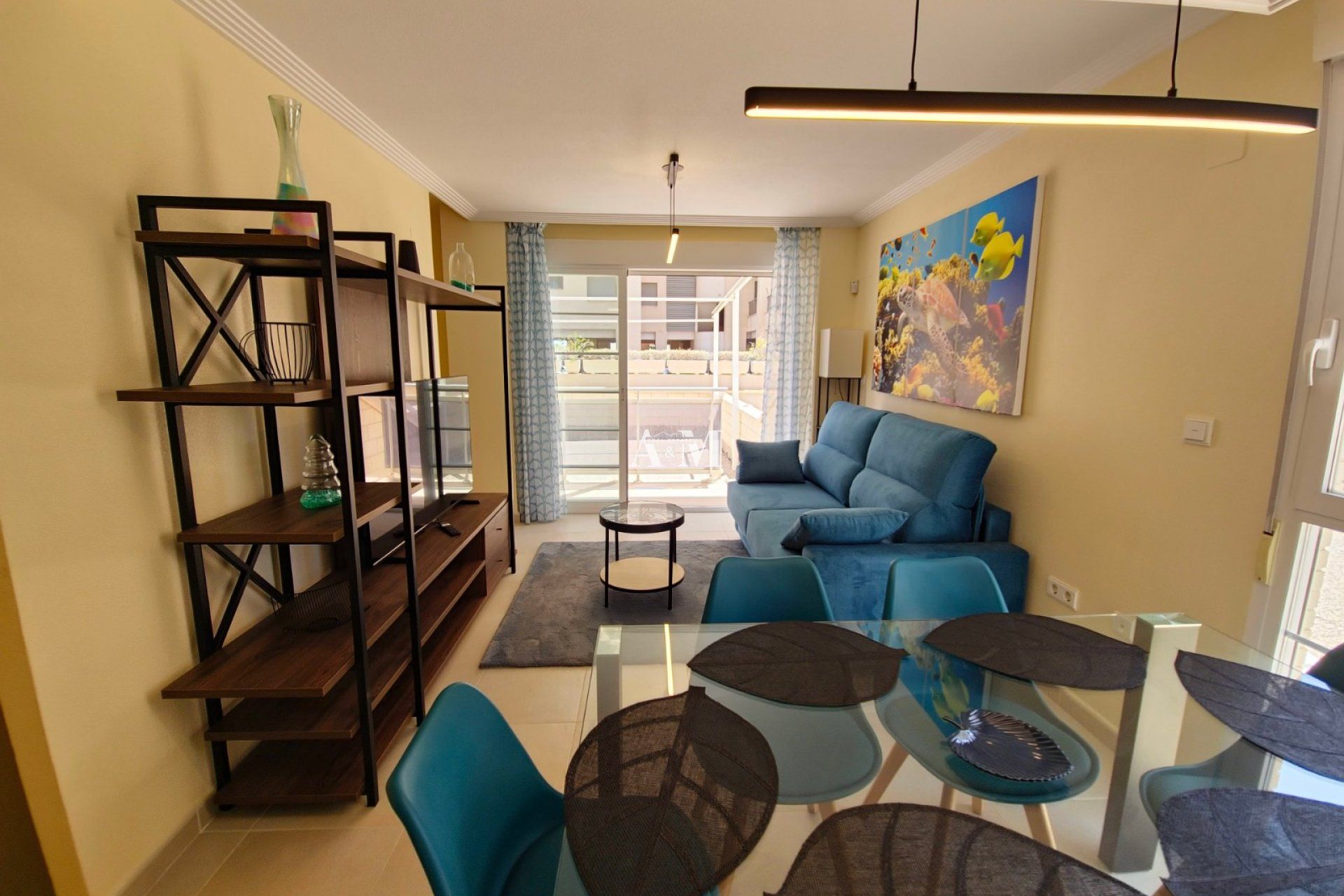 Sala d'estar de Pis de lloguer en Guardamar del Segura amb Aire condicionat, Calefacció i Jardí privat