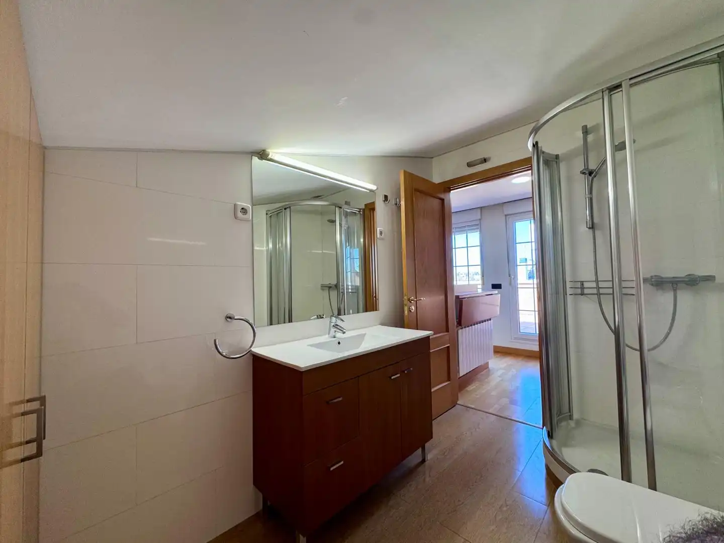Baño de Casa adosada en venta en Villanueva de la Cañada con Parquet