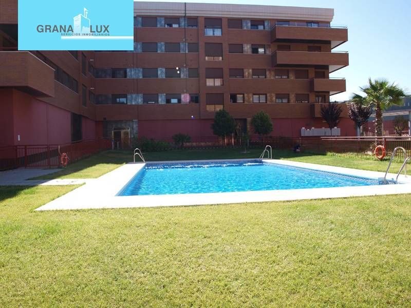 Swimming pool of Flat to rent in  Granada Capital  with Air Conditioner, Heating and Private garden