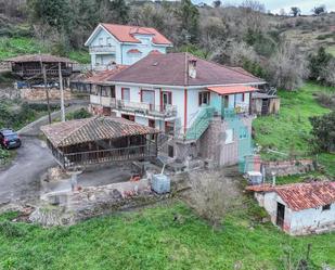 Vista exterior de Casa o xalet en venda en Grado amb Calefacció, Jardí privat i Terrassa