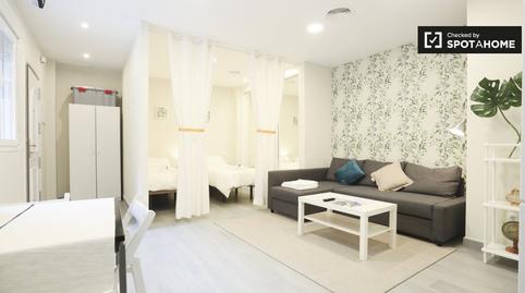 Foto 2 de Piso de alquiler en San Juan Bautista, Madrid