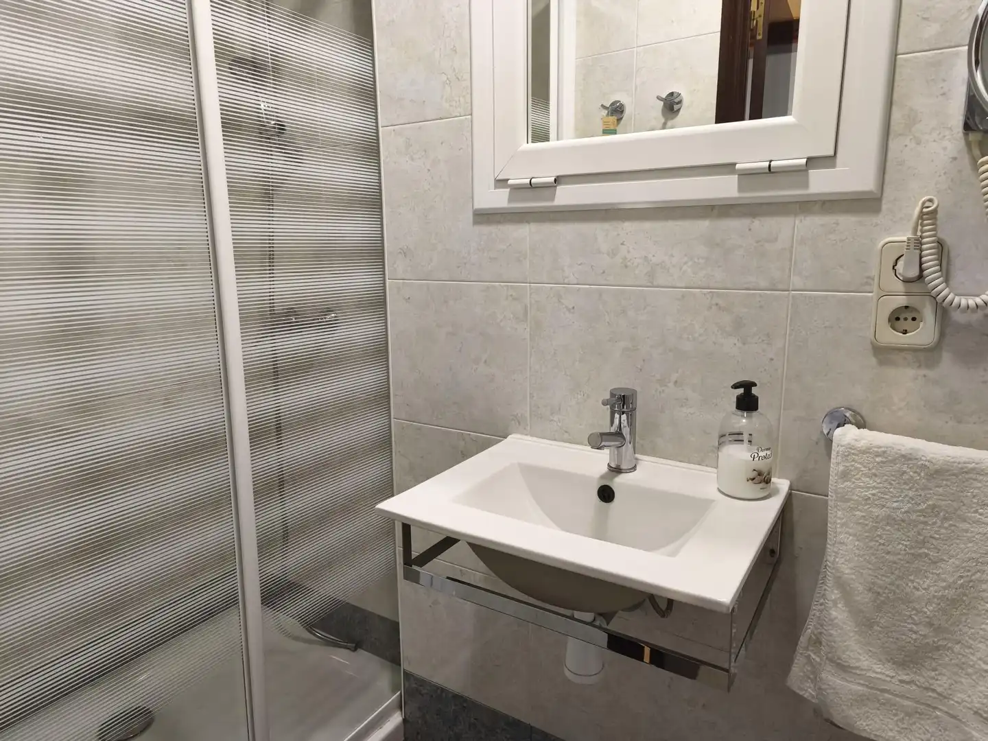 Badezimmer von Erdgeschoss zum Verkauf in Barcelona