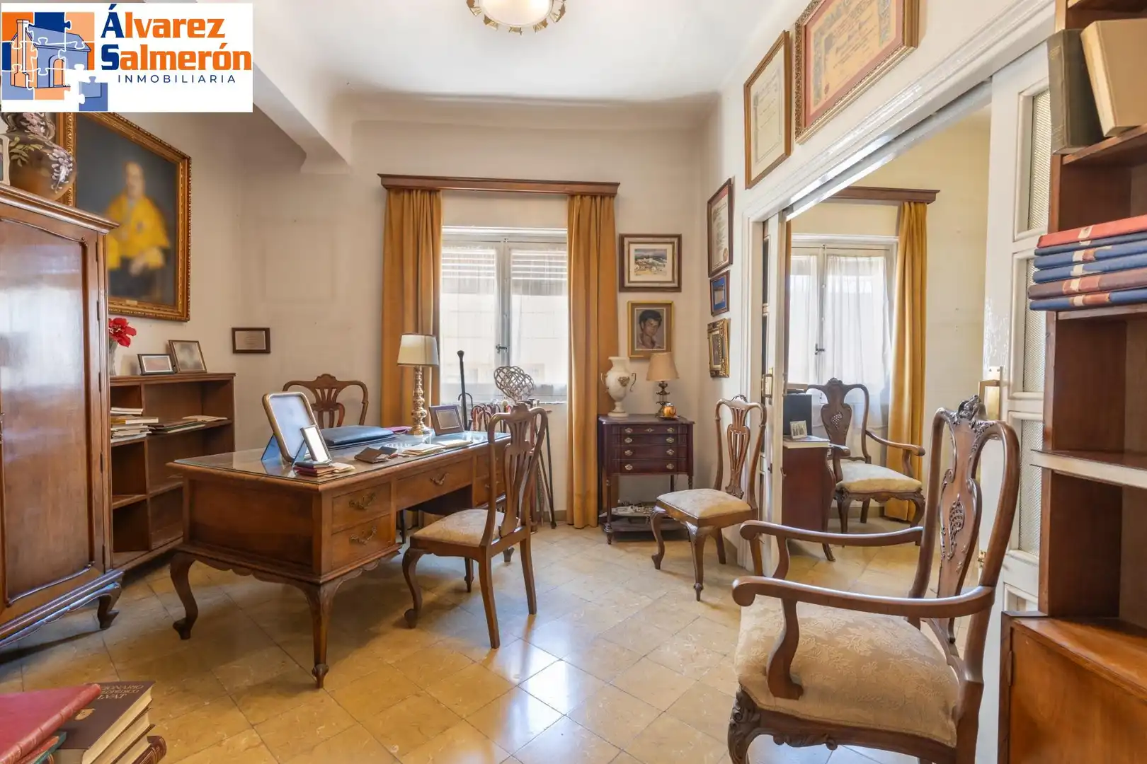Sala d'estar de Pis en venda en Granada amb Calefacció