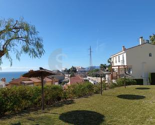 Vista exterior de Casa adosada en venda en Rincón de la Victoria amb Jardí privat, Terrassa i Traster