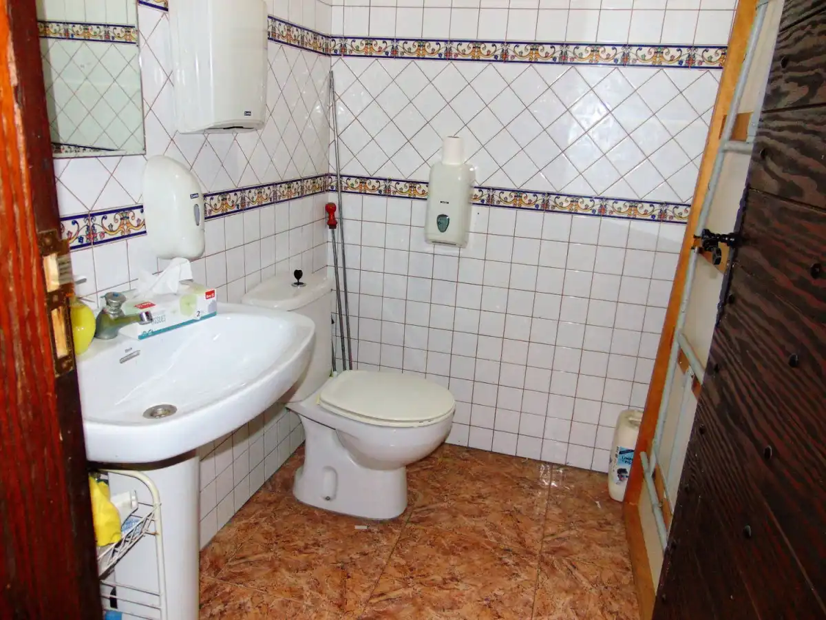 Baño de Local en venta en Formentera del Segura con Aire acondicionado