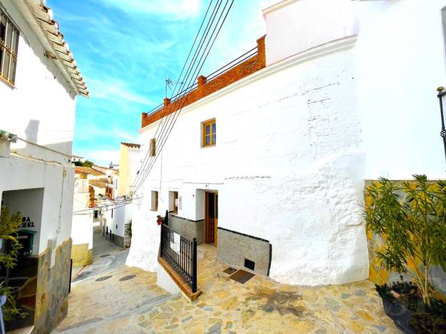 Casa adosada en Venta en Sedella