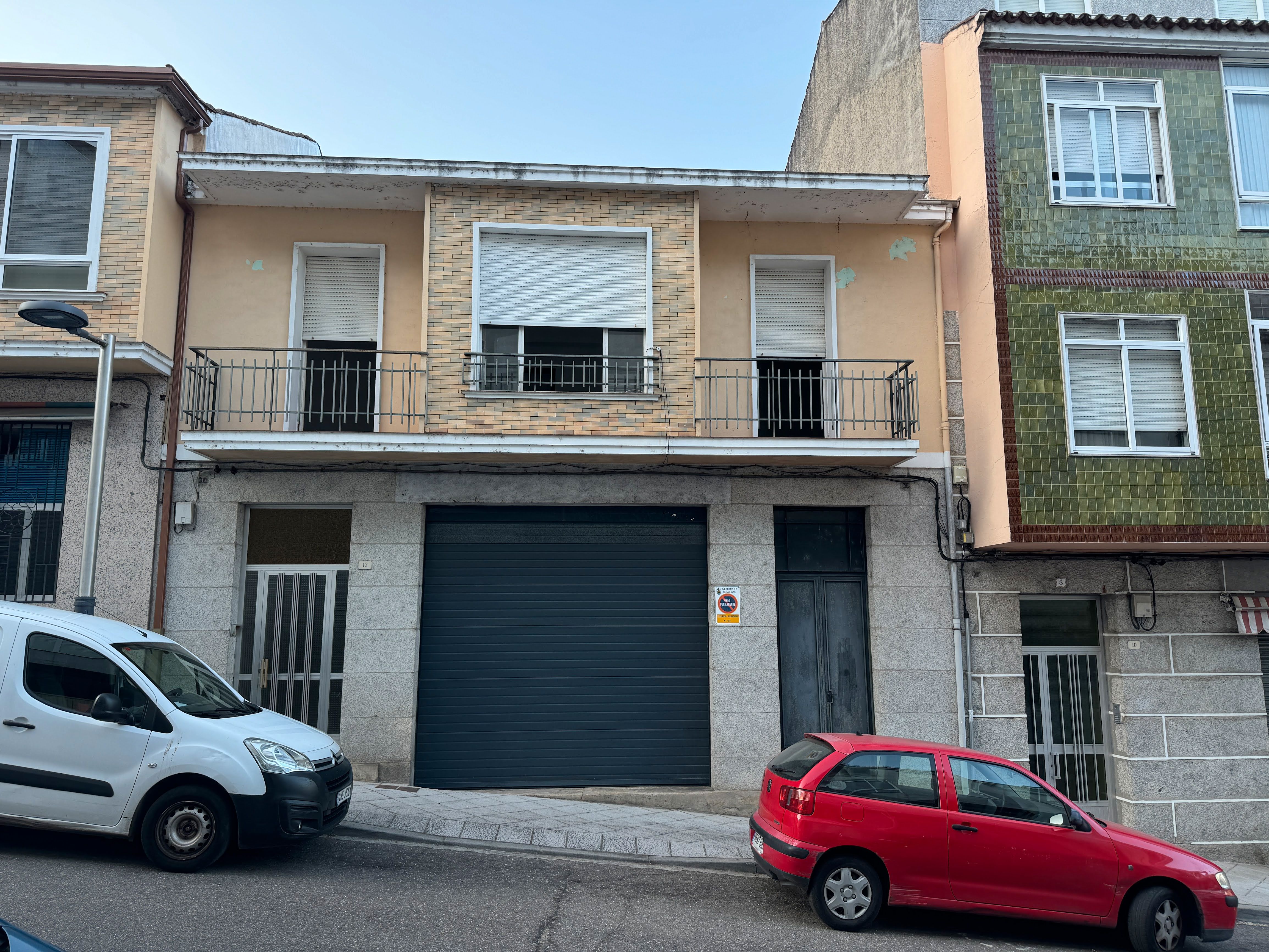 Vista exterior de Casa o xalet en venda en Ribadavia amb Traster, Moblat i Balcó