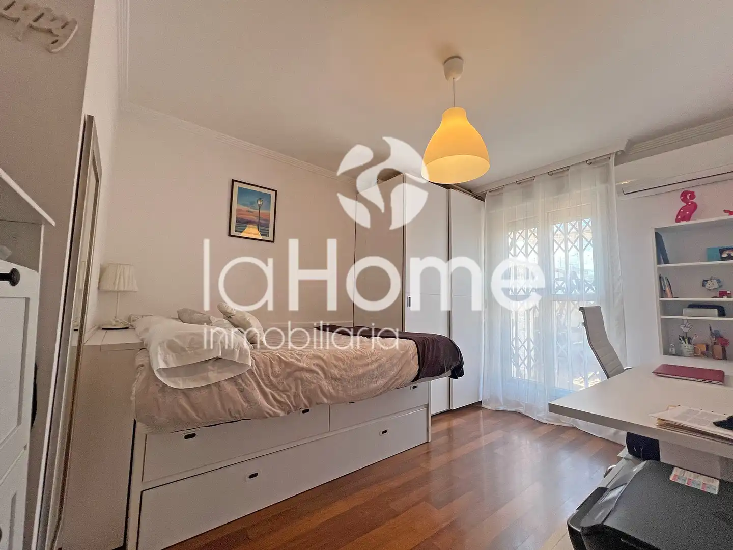 Schlafzimmer von Dachboden zum Verkauf in Valencia mit Klimaanlage, Heizung und Parkett