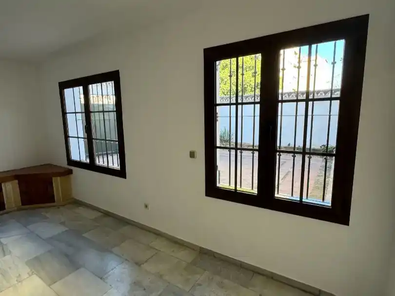Vista exterior de Pis en venda en Marbella amb Piscina i Balcó
