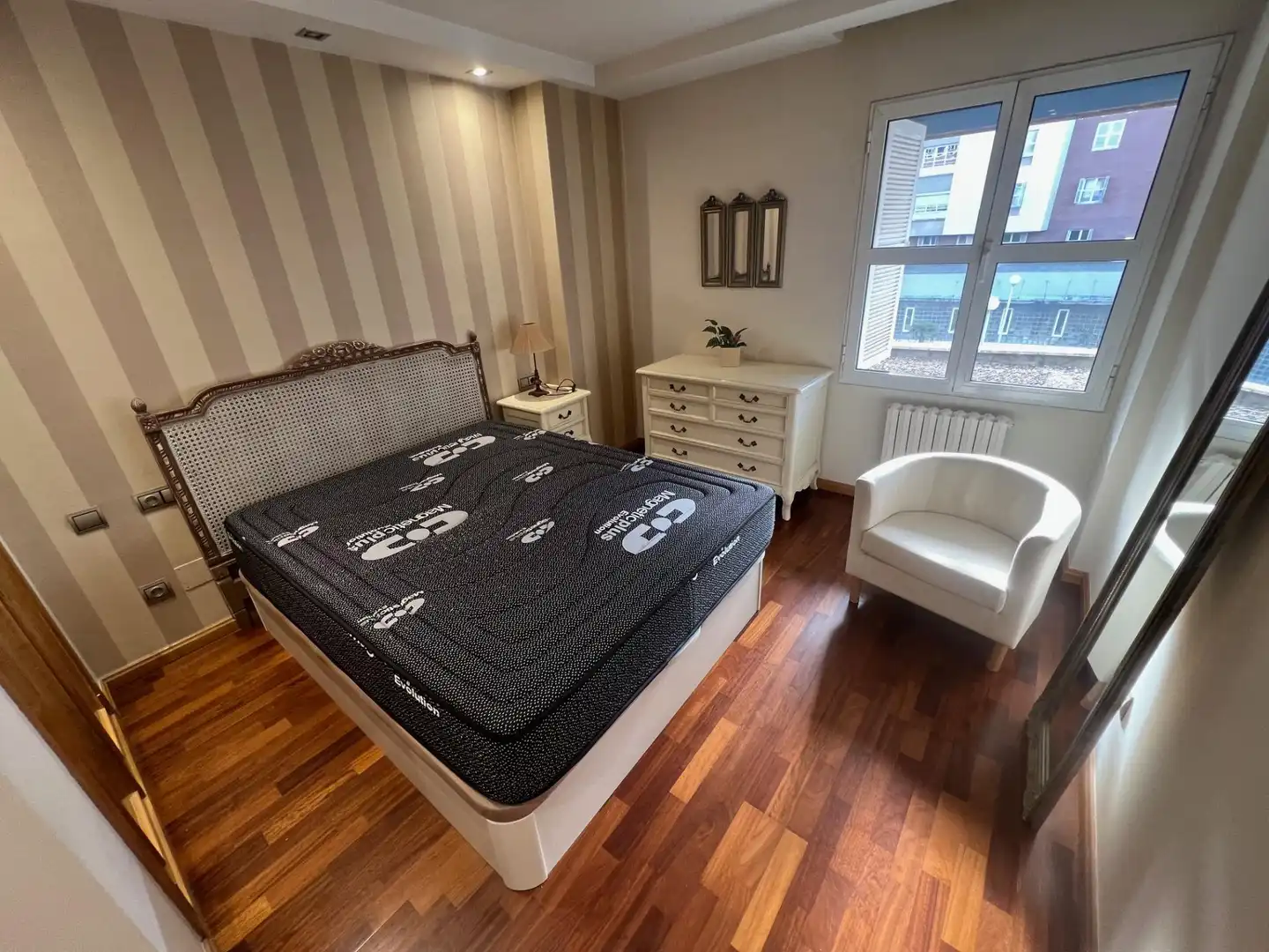 Bedroom of Apartments for rent in León Capital   with Parquet flooring