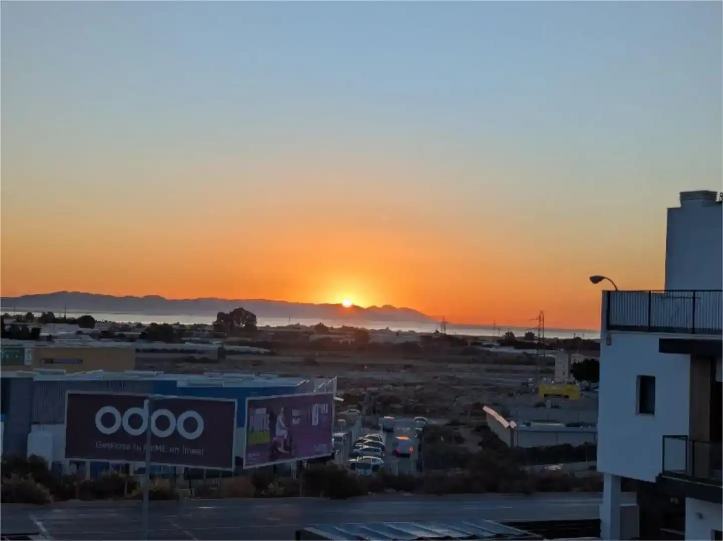 Vista exterior de Casa o chalet en venta en  Almería Capital con Aire acondicionado, Piscina y Balcón