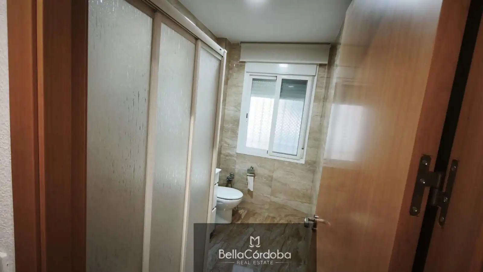 Badezimmer von Wohnung zum Verkauf in Córdoba mit Klimaanlage, Heizung und Abstellraum