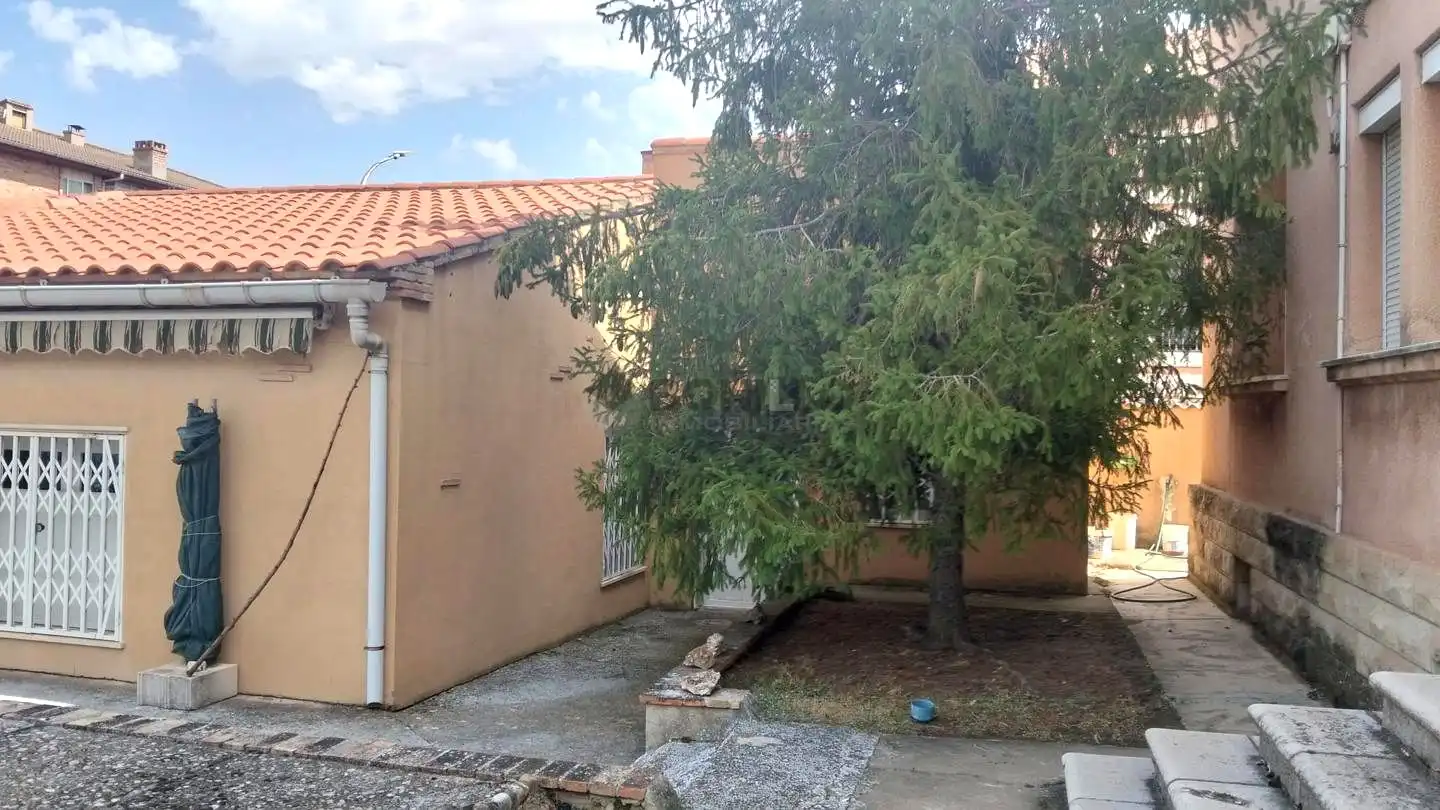 Vista exterior de Casa o xalet en venda en Utrillas amb Calefacció, Jardí privat i Terrassa
