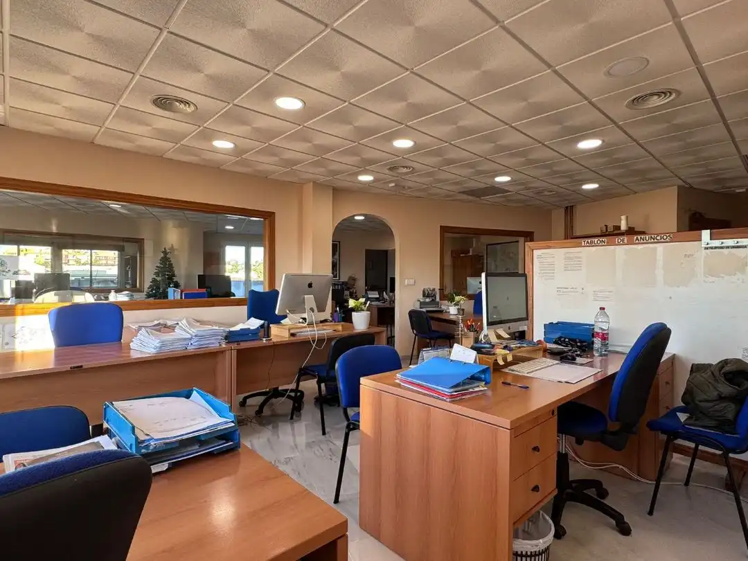 Büro zum Verkauf in Málaga mit Klimaanlage, Heizung und Terrasse