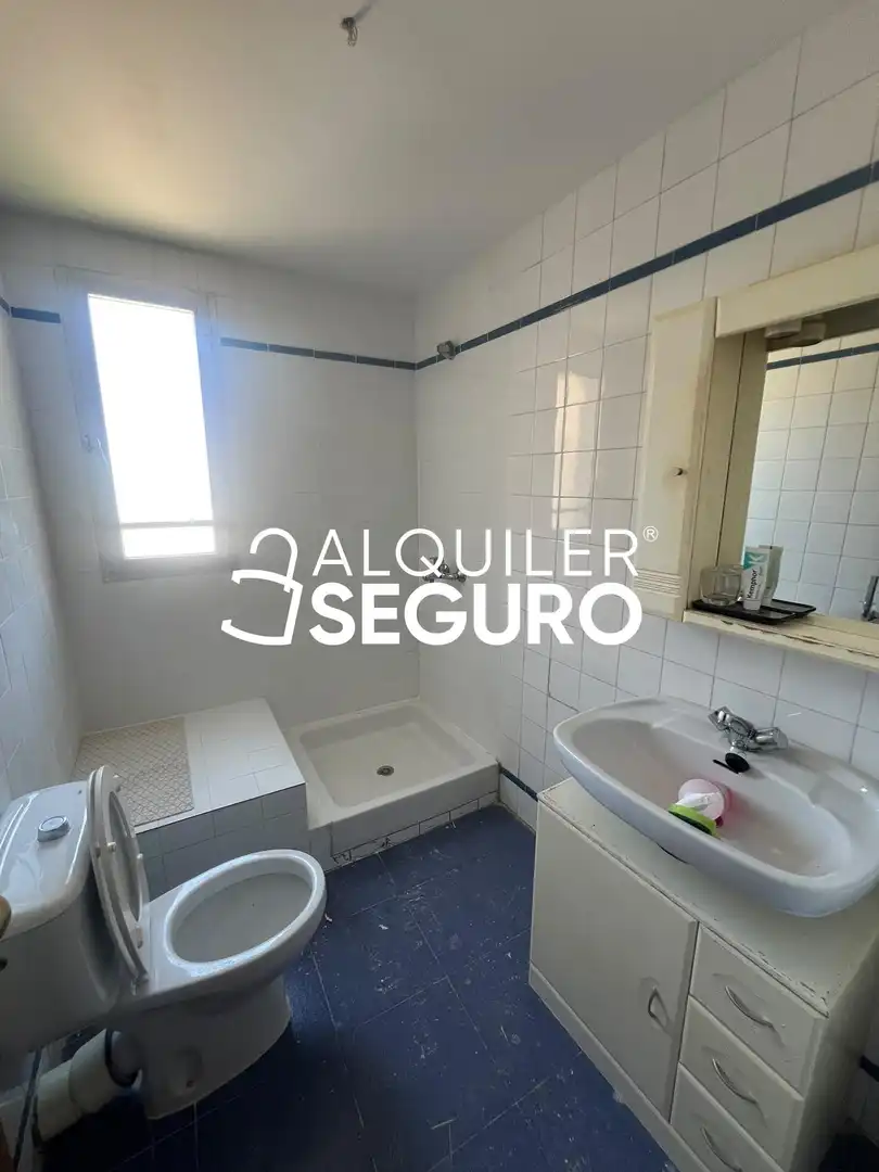 Bany de Pis de lloguer en Madrid amb Aire condicionat, Calefacció i Terrassa