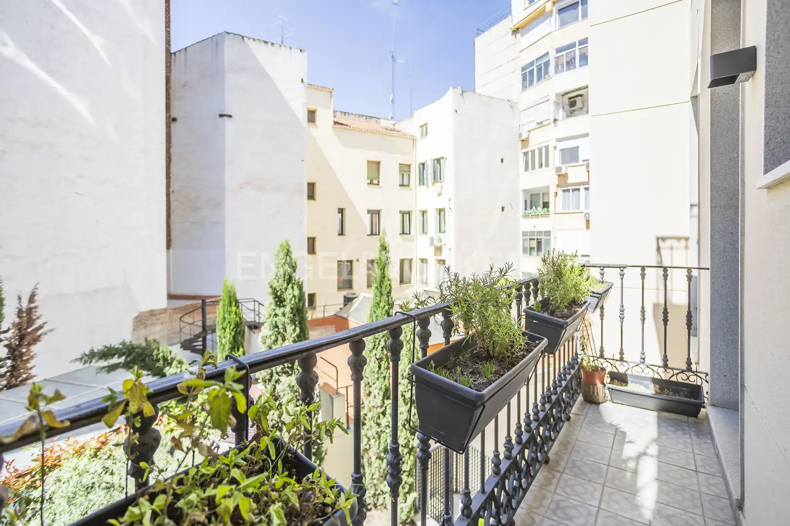 Terraza de Dúplex en venta en Madrid con Aire acondicionado, Calefacción y Jardín privado