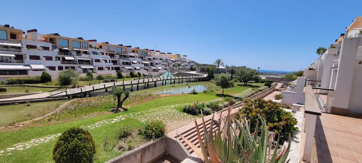 Apartamento con piscina en venta en Los Flamingos, imagen 2