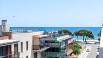 Vista exterior de Dúplex en venda en Cambrils amb Aire condicionat, Terrassa i Balcó