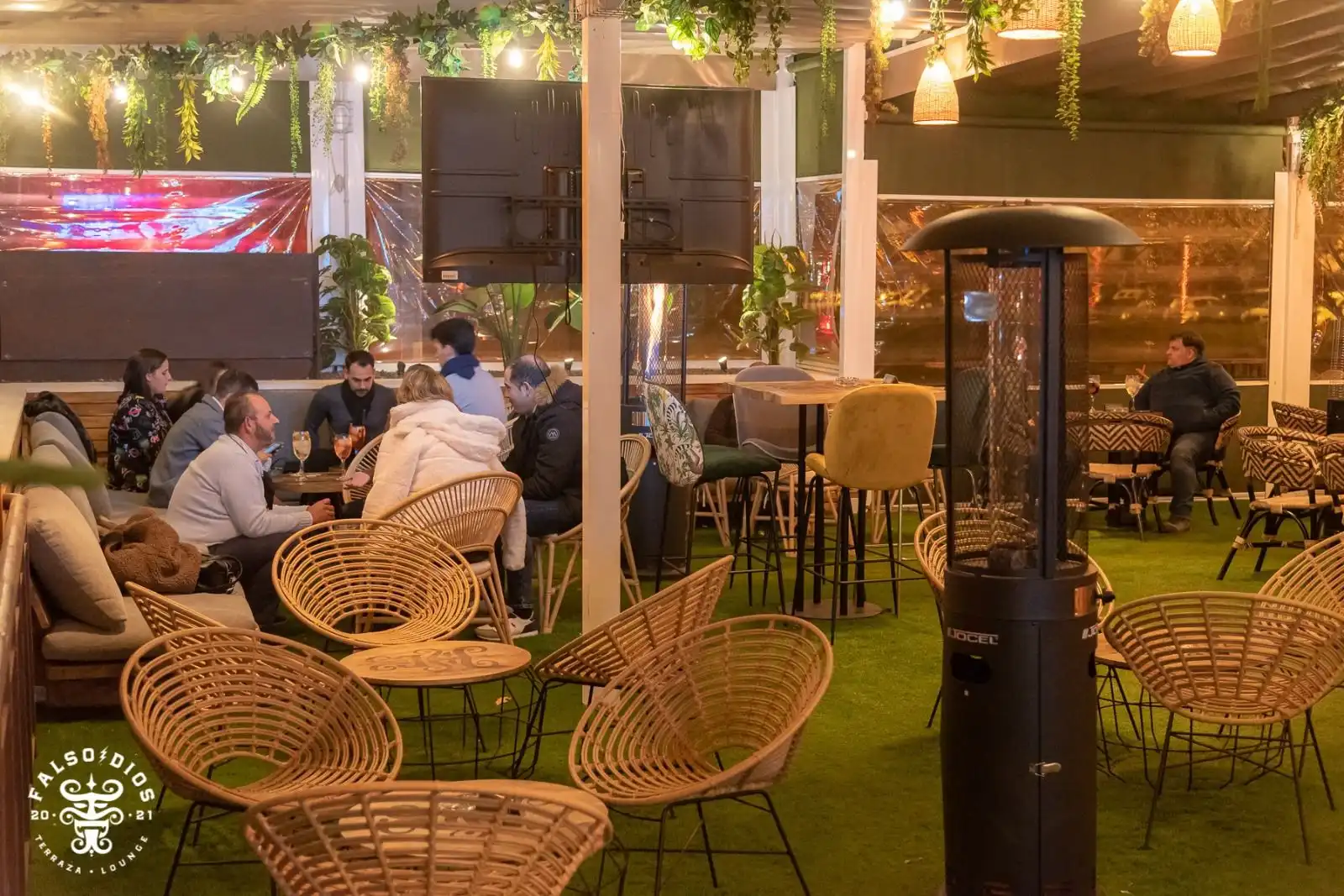 Terrasse von Geschaftsraum zur ubertragung in Sevilla mit Klimaanlage, Heizung und Terrasse