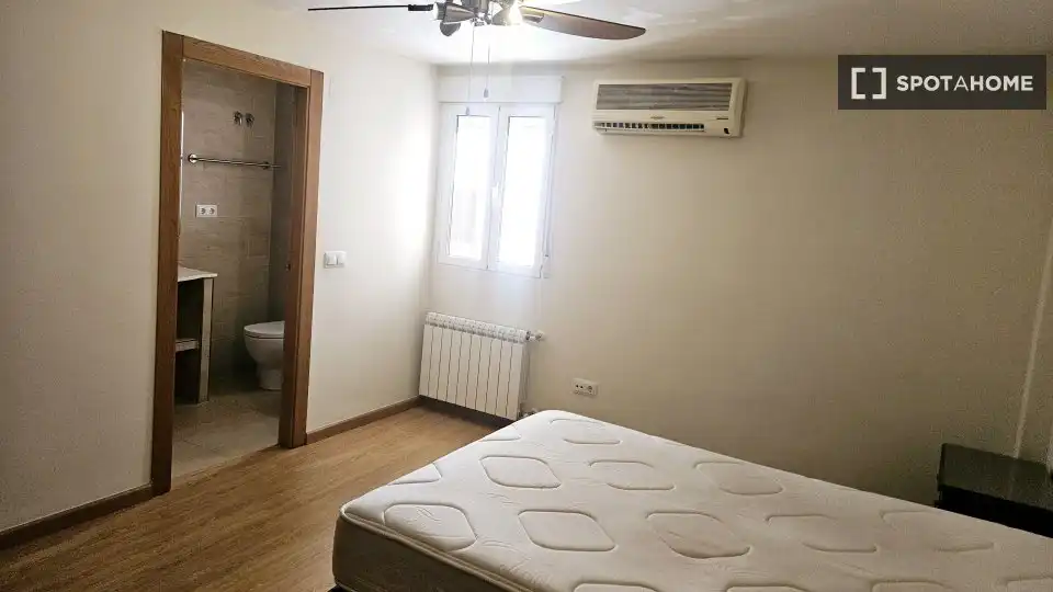 Dormitori de Apartament per a compartir en Murcia amb Aire condicionat, Terrassa i Moblat
