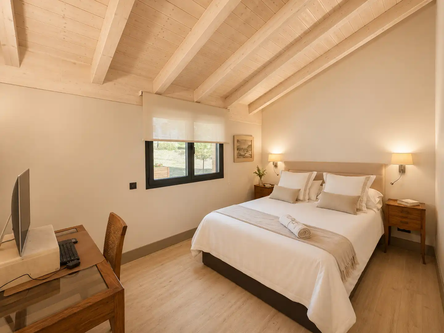 Dormitori de Casa o xalet en venda en Hoyo de Manzanares amb Jardí privat, Piscina i Moblat