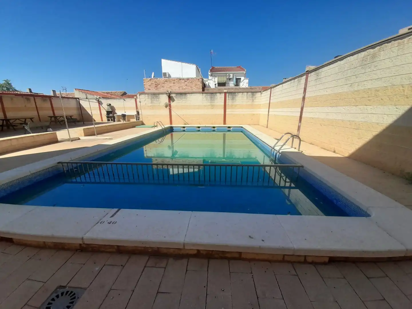 Piscina de Piso en venta en Puertollano con Calefacción y Piscina comunitaria