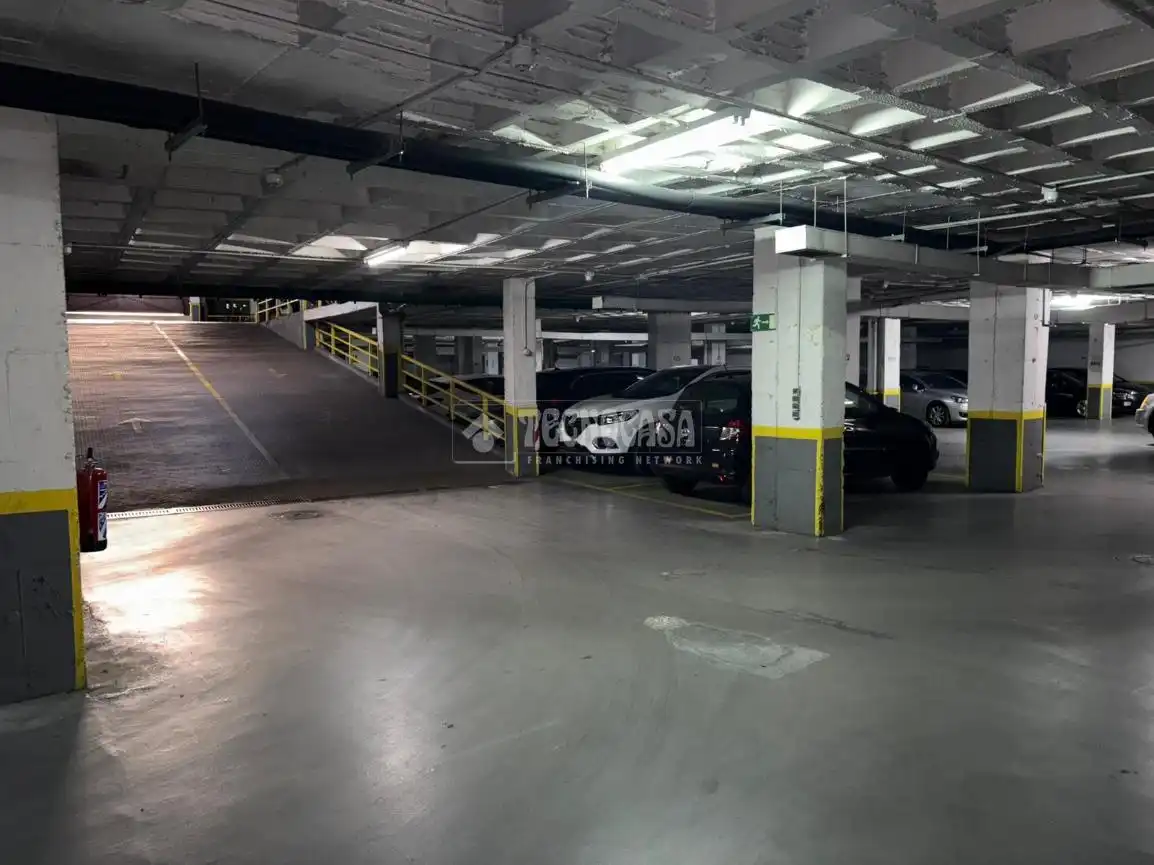 Parkplatz von Garage zum Verkauf in Madrid
