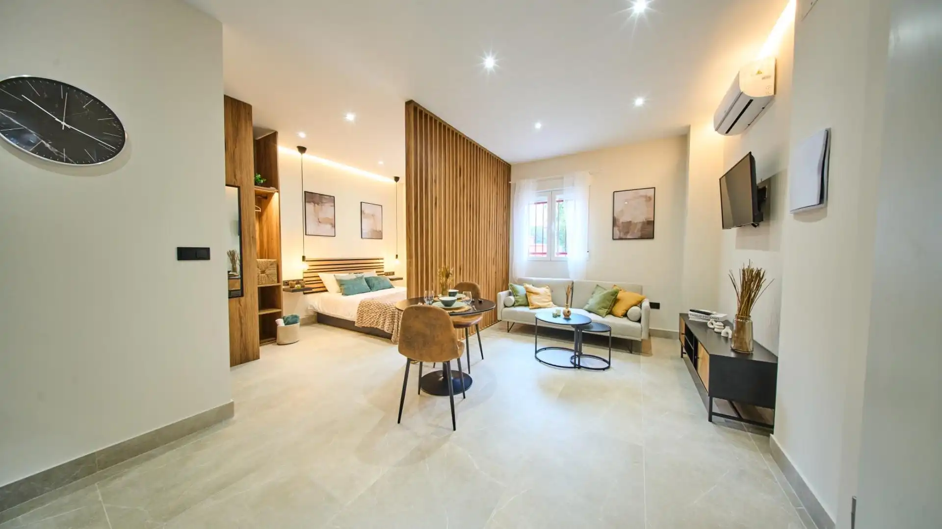 Bedroom of Study for sale in  Granada Capital  with Air Conditioner and Furnished