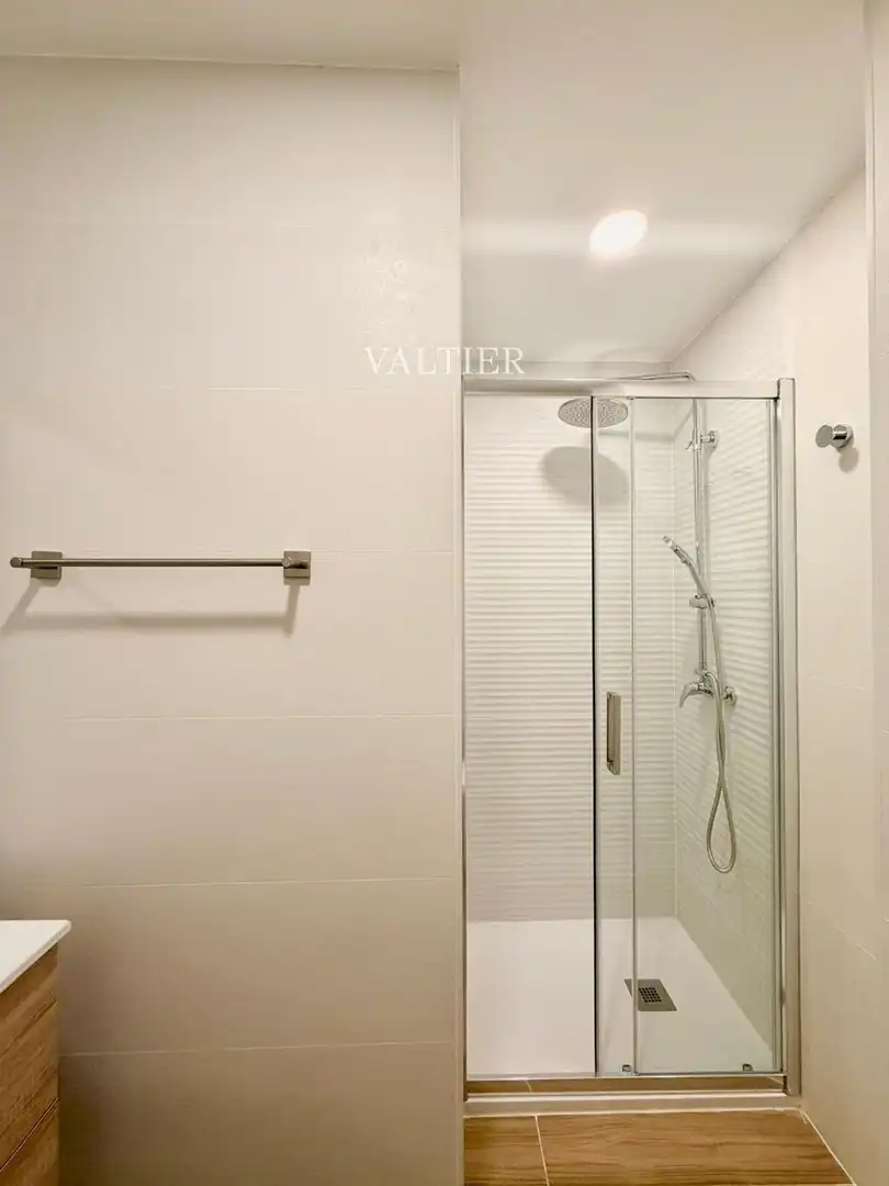 Bathroom of Flat for rent in Madrid  with Terrace