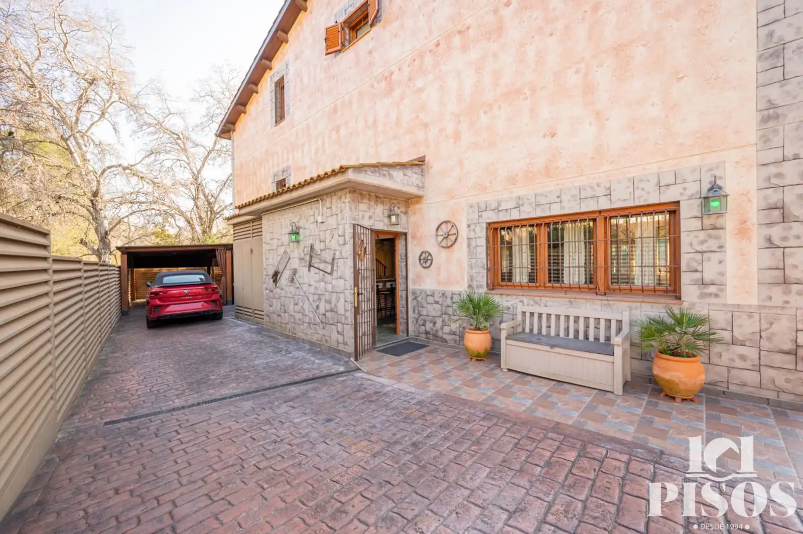 Vista exterior de Casa o chalet en venta en Rubí con Aire acondicionado, Calefacción y Trastero